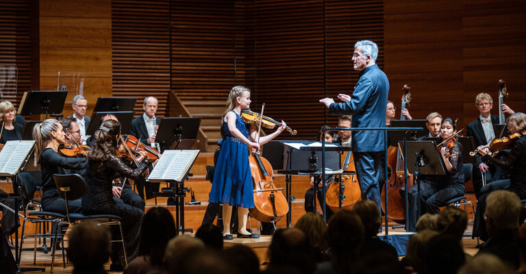 04.11.2022 Weimar: Abschlußkonzert zum 10.Internationalen Louis Spohr Wettbewerb für junge Geiger an der Hochschule für Musik Franz Liszt HfM. Foto: Thomas Müller