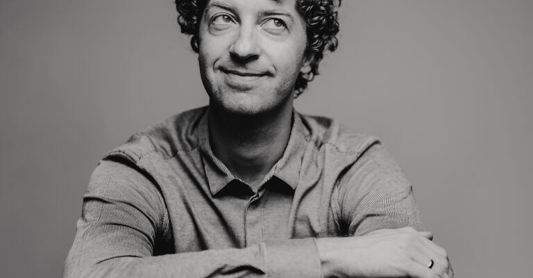 Halubek10_c_MarcoBorggreve.jpg Jörg Halubek Dirigent
Photo: Marco Borggreve