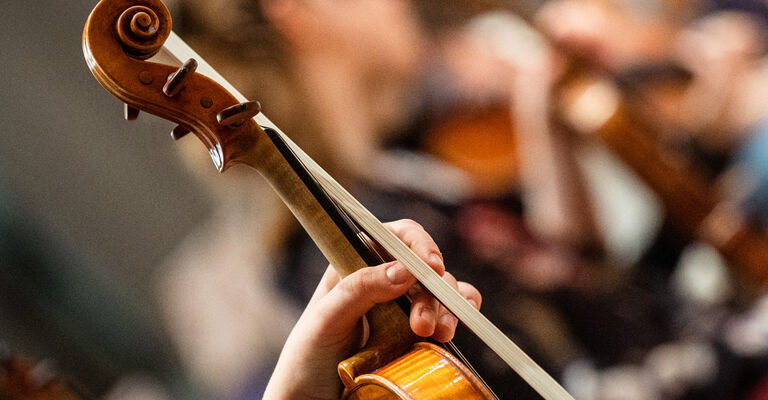 Violine_Foto_Thomas_Müller.jpg 05.11.2021 Weimar: Probe des Sinfonieorchesters der Hochschule für Musik Franz Liszt HfM. Foto: Thomas Müller