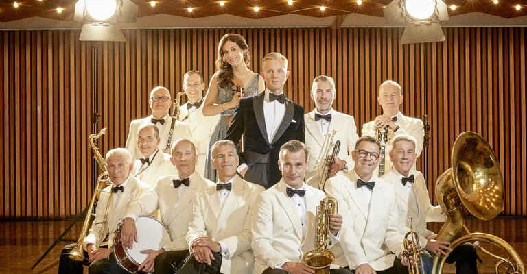 PALASTORCHESTER Gregor Hohenberg.jpg