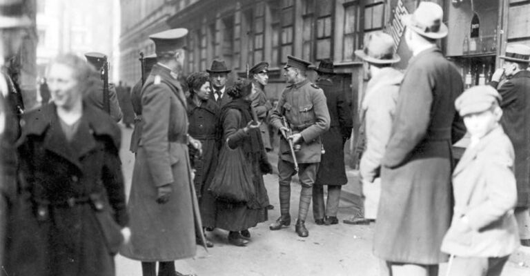 Verhaftung in der Berliner Grenadierstraße während einer antijüdischen Razzia (Bundesarchiv, Bild …