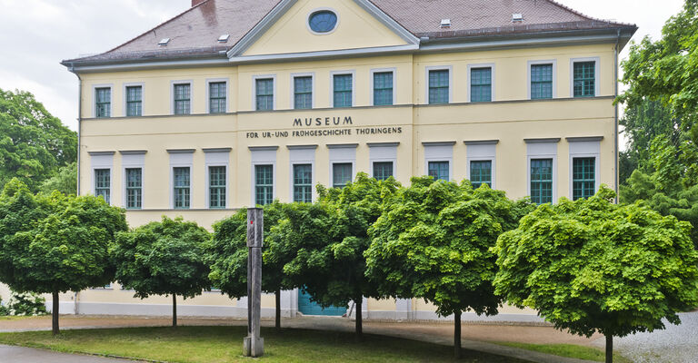 Museum für Ur- und Frühgeschichte Thüringens Außenansicht des Museums für Ur- und Frühgeschichte Thüringens in Weimar