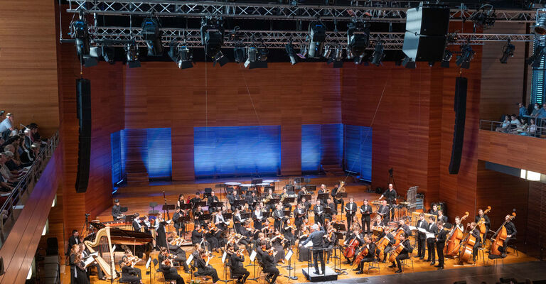 Hochschule für Musik FRANZ LISZT Weimar
Weimarhalle
Festkonzert I zum 150. Geburtstag
Sinfoniekonzert mit Kammerchor und Hochschulorchester
Foto: Maik Schuck / Weimar