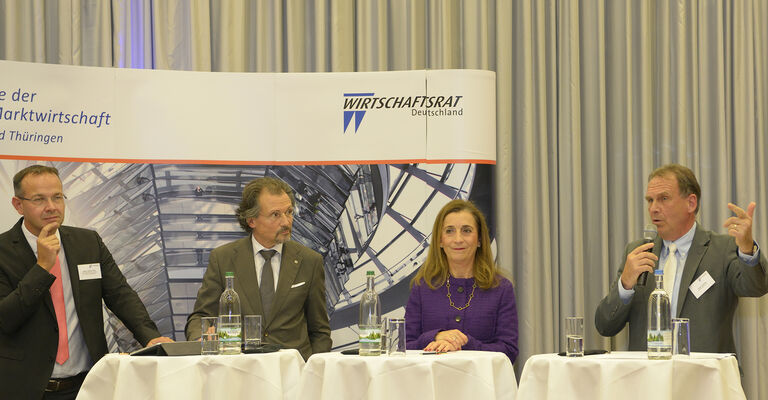 2025-11-06 30WWG_diskussion_podium_KSF1971.jpg 30. Weimarer Wirtschaftsgespräch des Wirtschaftsrates Thüringe