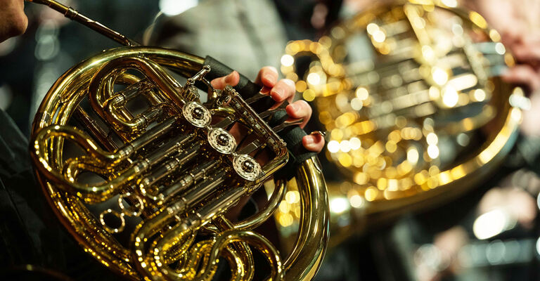 Horn_3_Foto_Alexander_Burzik.jpg Hochschule für Musik FRANZ LISZT Weimar
Mon Ami - Winterkonzert
Semester-Abschlusskonzert des Collegium Musicum Weimar
Foto: Maik Schuck / Weimar