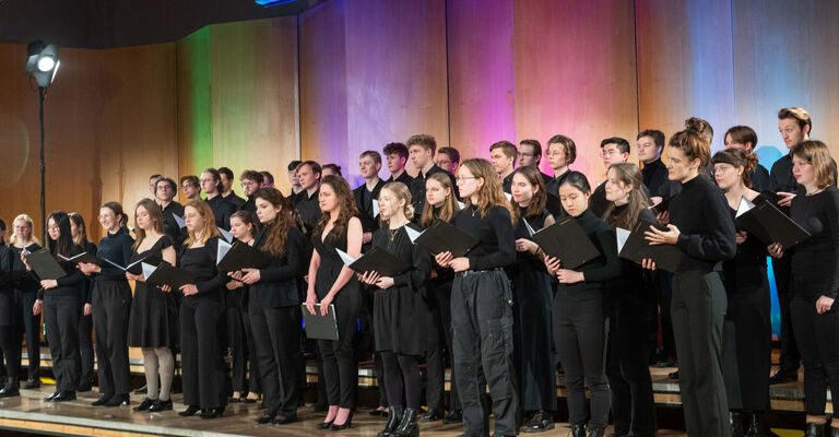 Hochschule für Musik FRANZ LISZT Weimar
Antrittskonzert von Prof. Kerstin Behnke mit via-nova-chor München, Hochschulchor und ensemble:; Festsaal Fürstenhaus.
Foto: Maik Schuck / Weimar