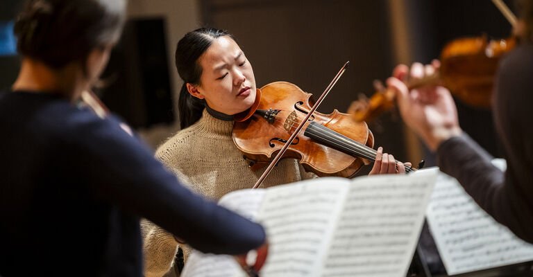 Motus_Quartett_Foto_Thomas Müller.jpg 30.03.2025 Weimar: Akustikprobe zum 10. Internationalen Joseph Joachim Kammermusikwettbewerb an der Hochschule für Musik Franz Liszt HfM. Im Bild: Motus Quartett. Foto: Thomas Müller